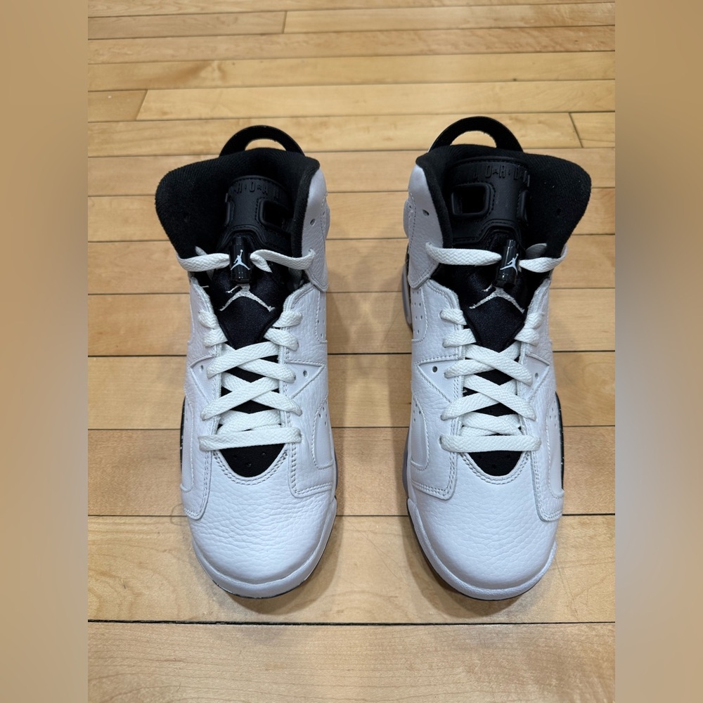 Air Jordan 6 Reverse Oreo Size 6.5Y